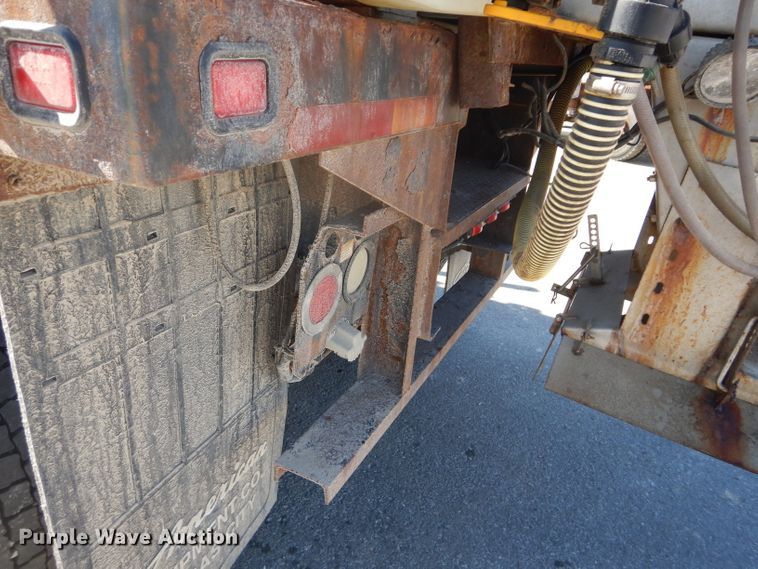 image for item DH2639 2011 Freightliner Business Class M2 flatbed truck