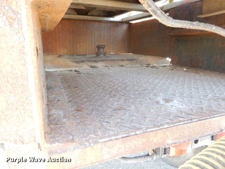 image for item DH2639 2011 Freightliner Business Class M2 flatbed truck