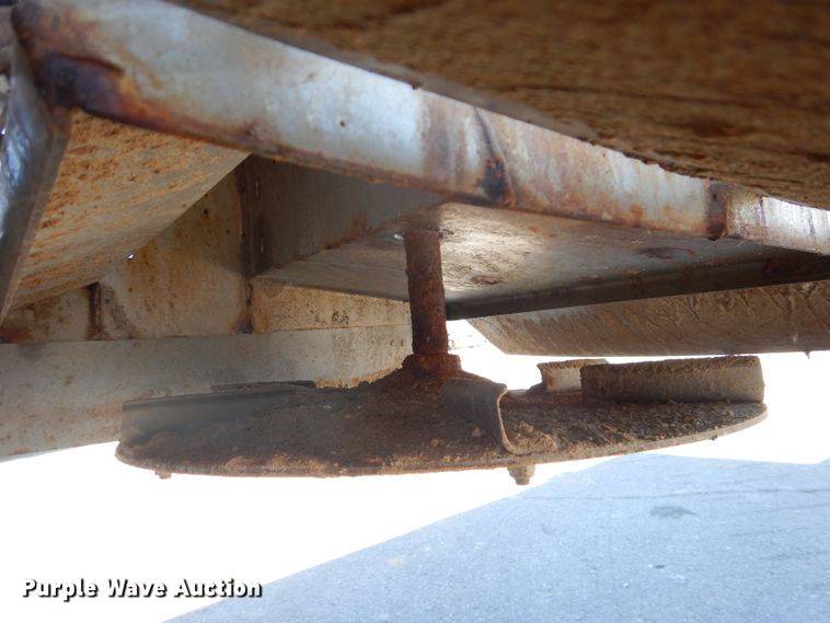 image for item DH2639 2011 Freightliner Business Class M2 flatbed truck