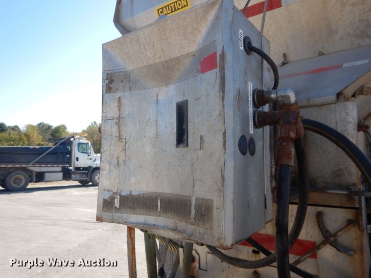 image for item DH2639 2011 Freightliner Business Class M2 flatbed truck