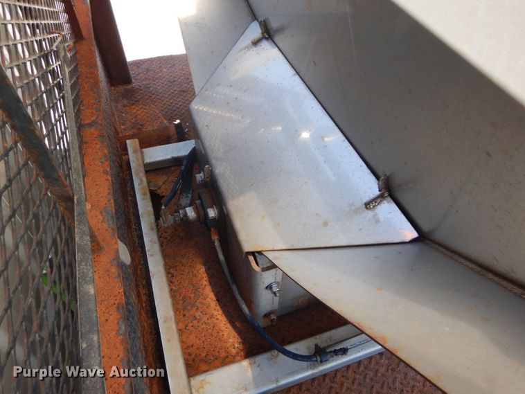 image for item DH2639 2011 Freightliner Business Class M2 flatbed truck