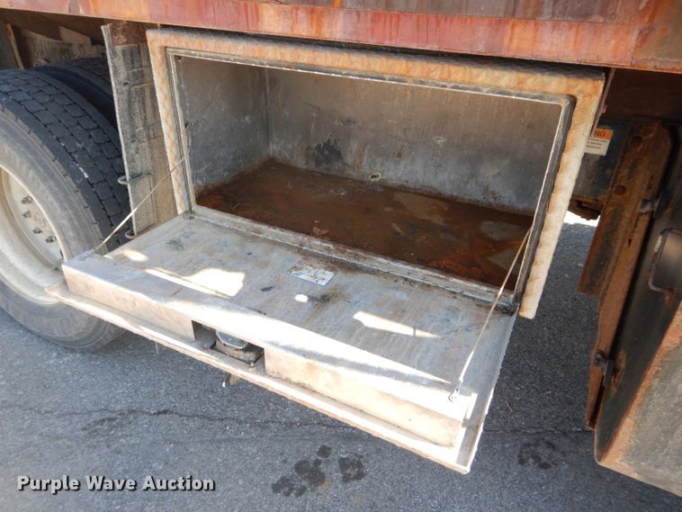 image for item DH2639 2011 Freightliner Business Class M2 flatbed truck