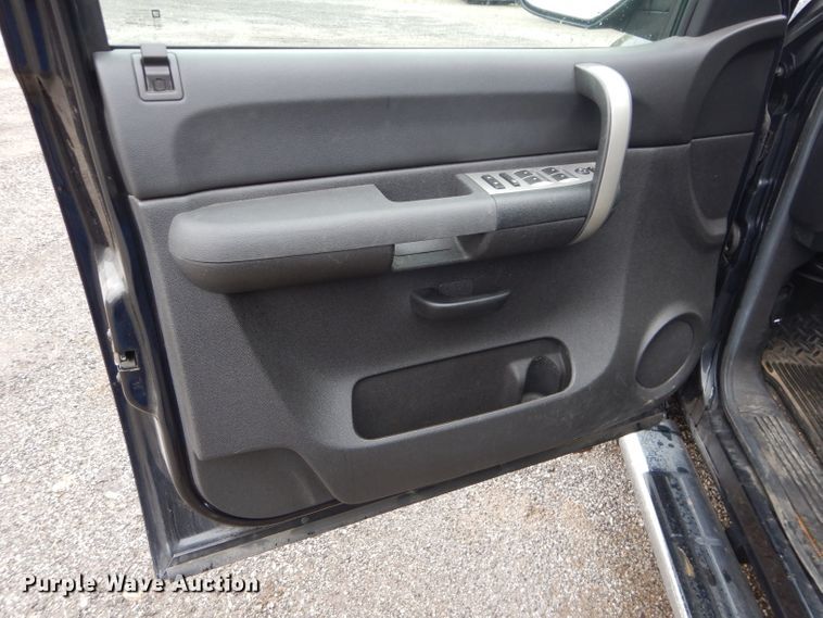 image for item DH2673 2009 Chevrolet Silverado 1500 Crew Cab pickup truck