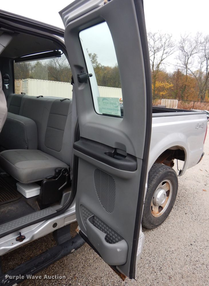 image for item DH2674 2005 Ford F250 Super Duty SuperCab pickup truck