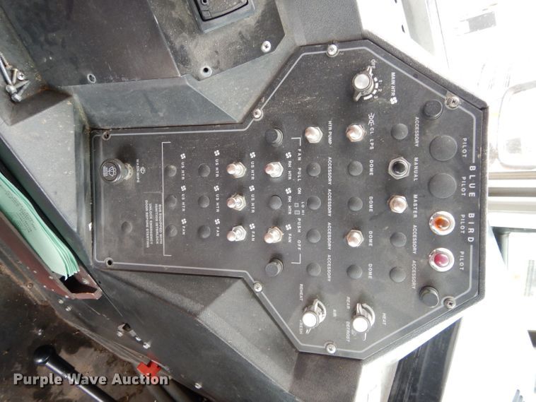 image for item DH3617 1999 International 3800 school bus