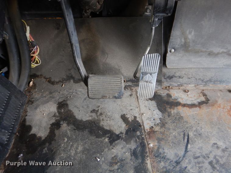 image for item DH3617 1999 International 3800 school bus