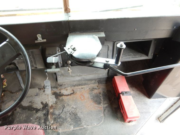 image for item DH3617 1999 International 3800 school bus