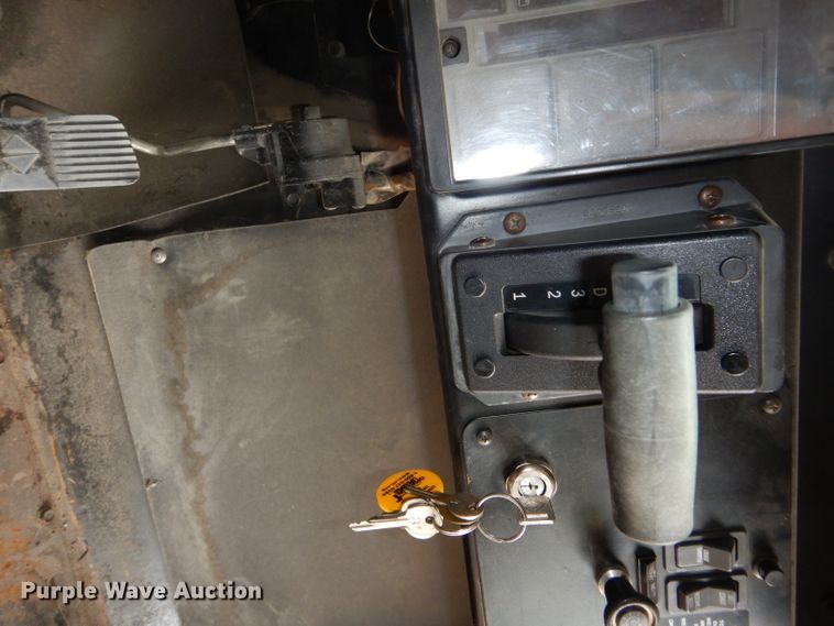 image for item DH3617 1999 International 3800 school bus