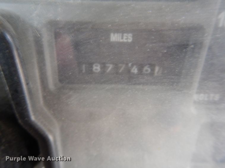 image for item DH3617 1999 International 3800 school bus