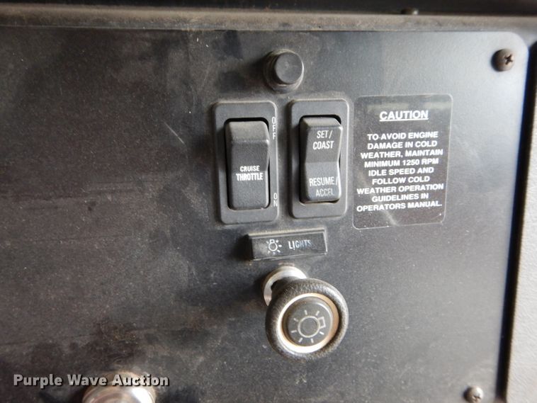 image for item DH3617 1999 International 3800 school bus