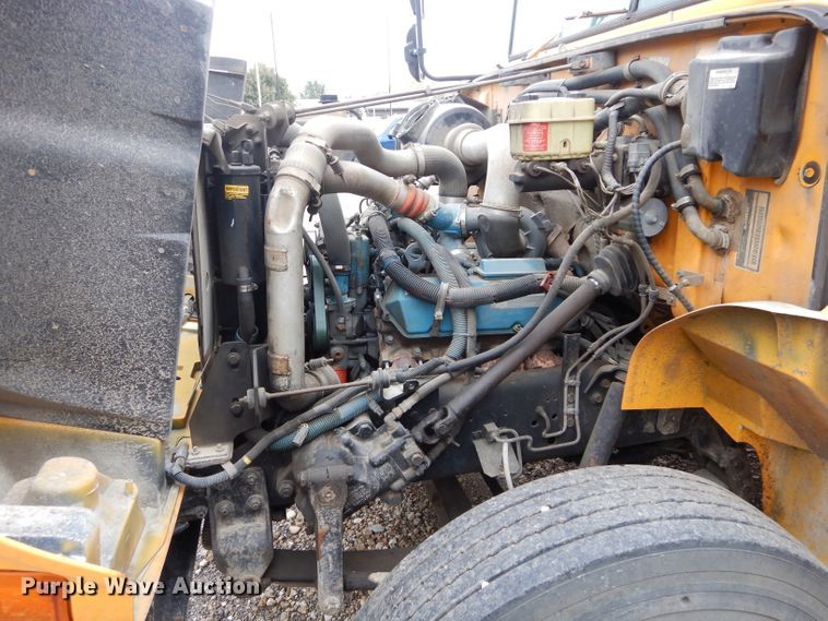 image for item DH3617 1999 International 3800 school bus