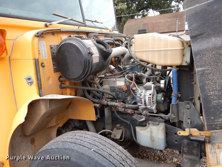 image for item DH3617 1999 International 3800 school bus