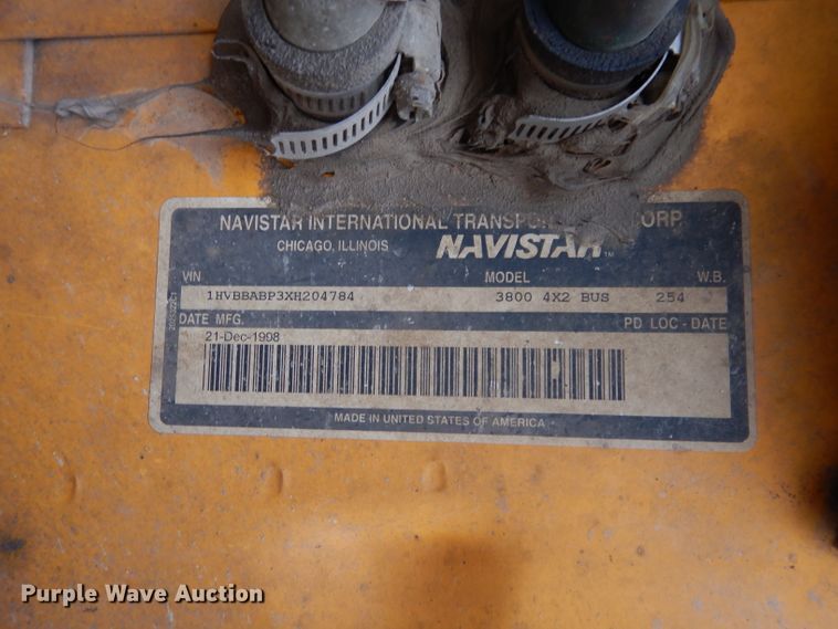 image for item DH3617 1999 International 3800 school bus