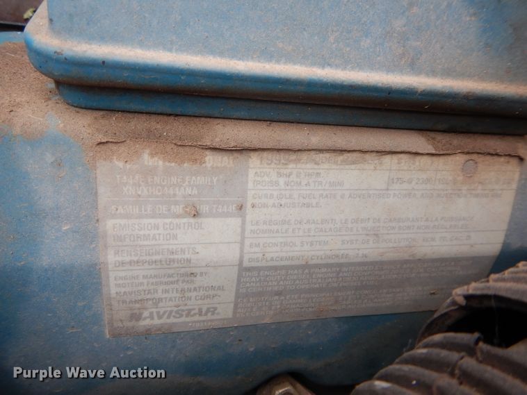 image for item DH3617 1999 International 3800 school bus