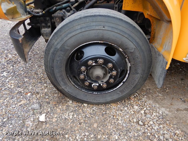 image for item DH3617 1999 International 3800 school bus