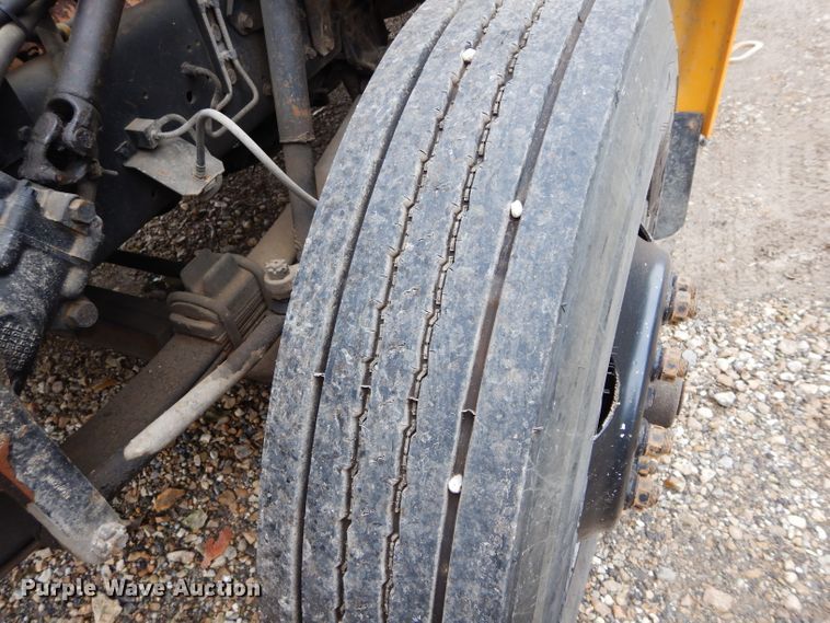 image for item DH3617 1999 International 3800 school bus