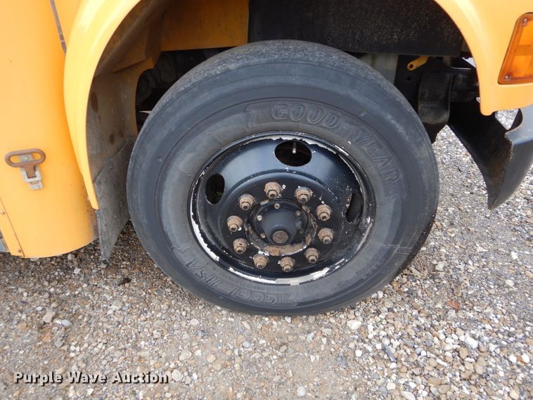 image for item DH3617 1999 International 3800 school bus