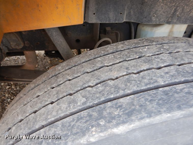 image for item DH3617 1999 International 3800 school bus