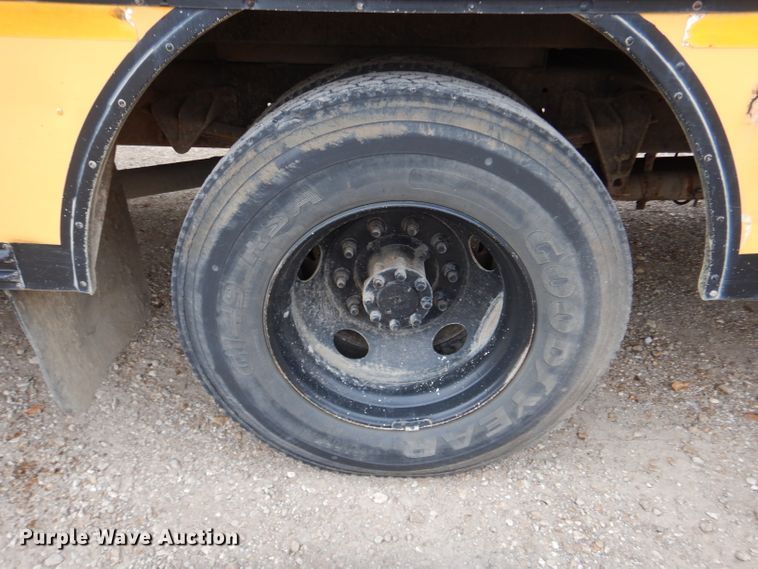 image for item DH3617 1999 International 3800 school bus