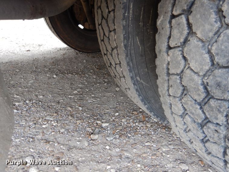 image for item DH3617 1999 International 3800 school bus