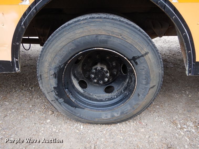 image for item DH3617 1999 International 3800 school bus