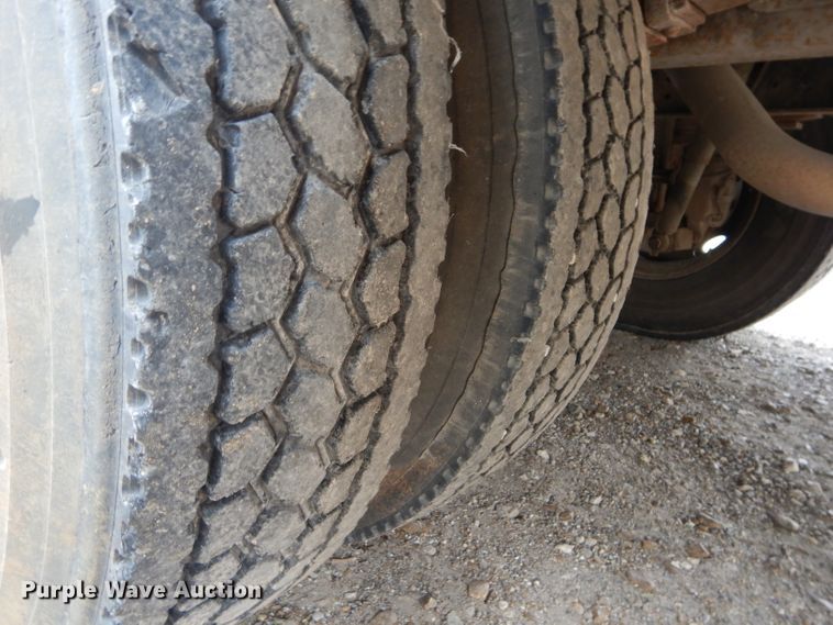 image for item DH3617 1999 International 3800 school bus