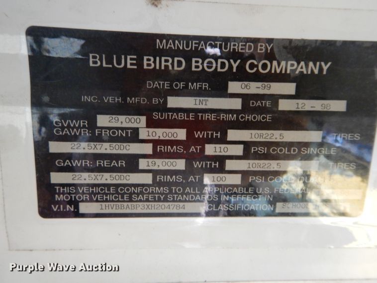 image for item DH3617 1999 International 3800 school bus