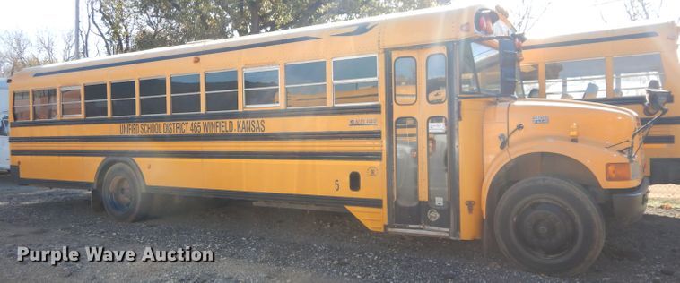 image for item DH3618 2000 International 3800 school bus