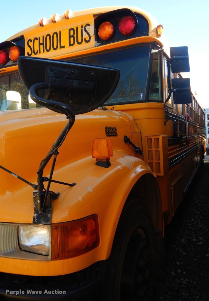 image for item DH3618 2000 International 3800 school bus
