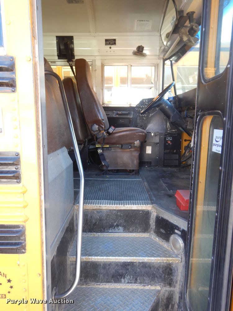 image for item DH3618 2000 International 3800 school bus