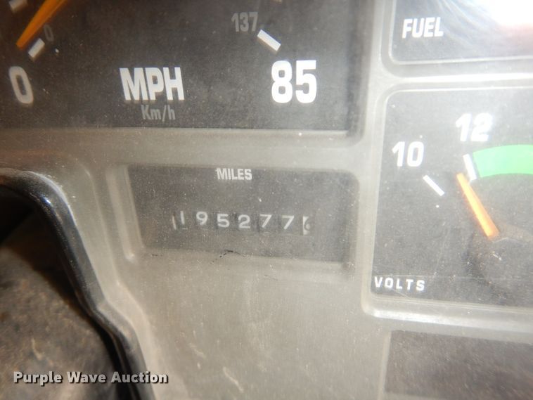 image for item DH3618 2000 International 3800 school bus