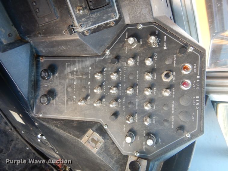 image for item DH3618 2000 International 3800 school bus