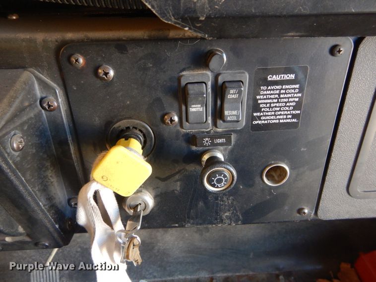 image for item DH3618 2000 International 3800 school bus