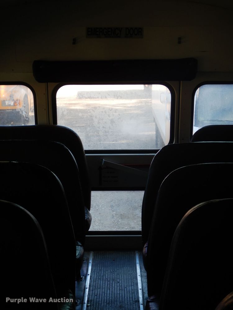 image for item DH3618 2000 International 3800 school bus