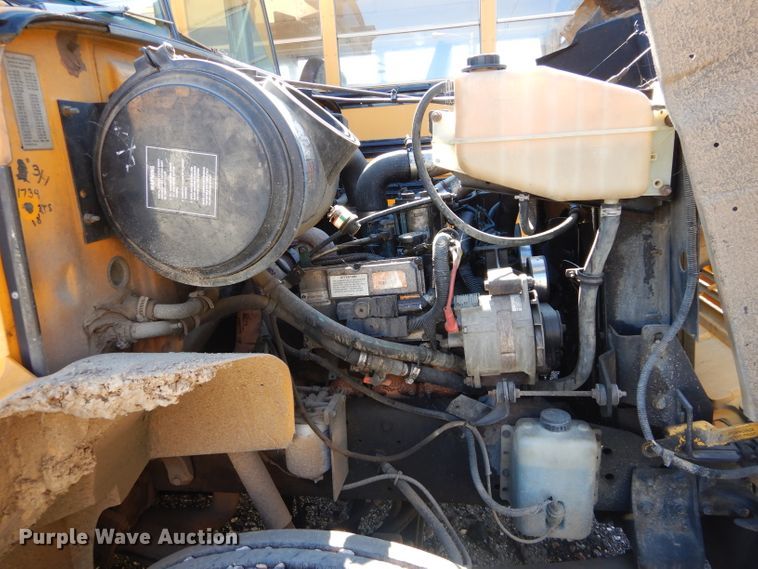 image for item DH3618 2000 International 3800 school bus