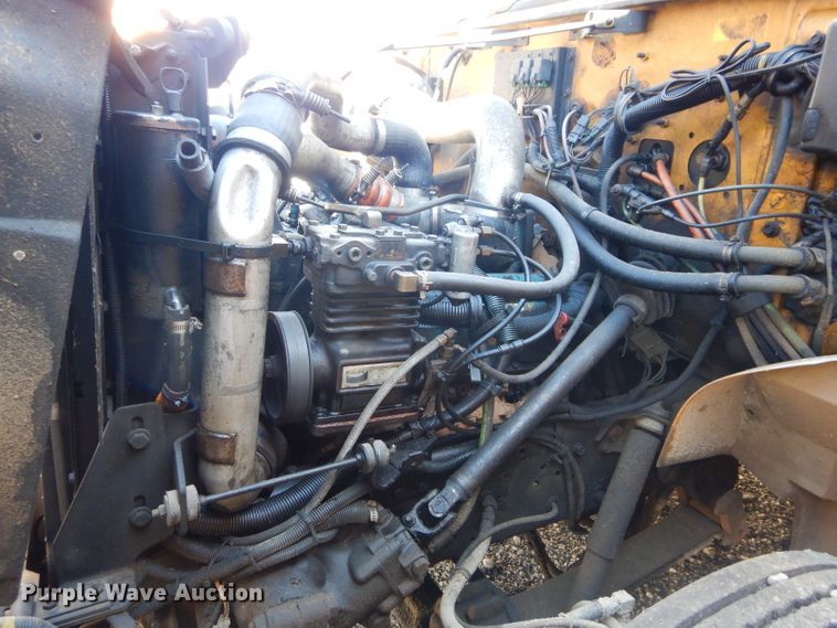 image for item DH3618 2000 International 3800 school bus