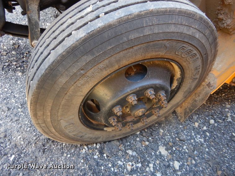 image for item DH3618 2000 International 3800 school bus