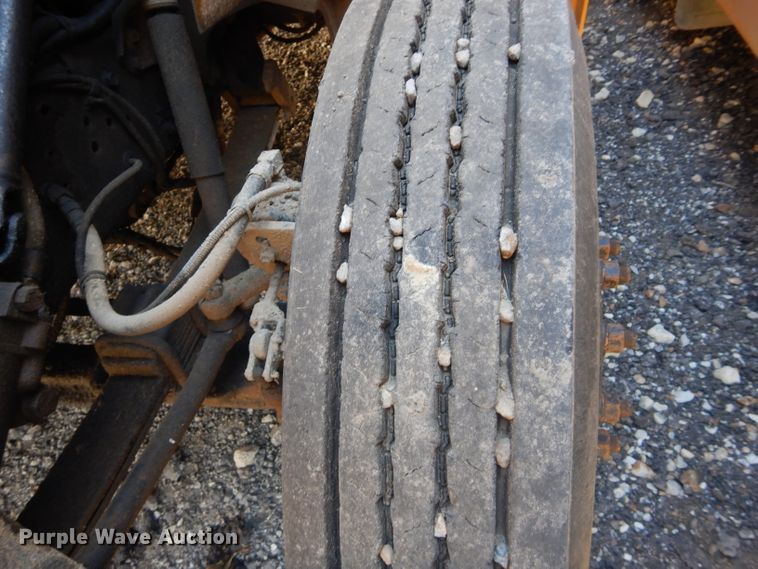 image for item DH3618 2000 International 3800 school bus