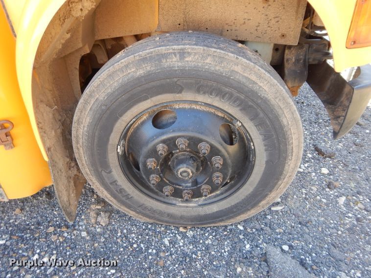 image for item DH3618 2000 International 3800 school bus