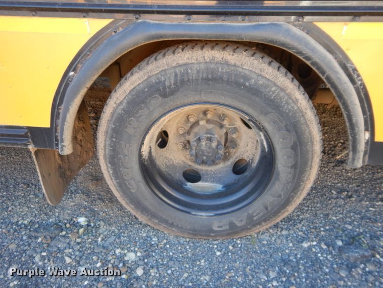 image for item DH3618 2000 International 3800 school bus