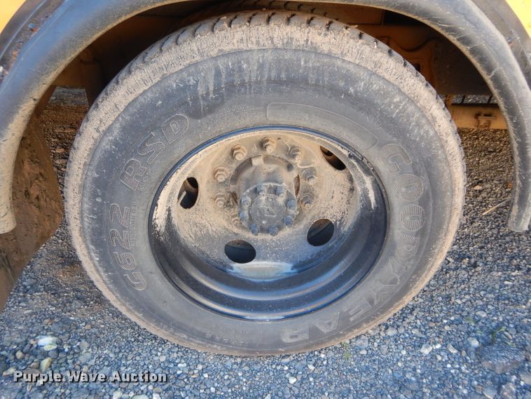 image for item DH3618 2000 International 3800 school bus