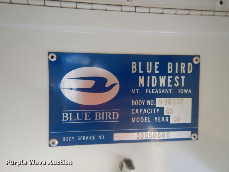 image for item DH3618 2000 International 3800 school bus