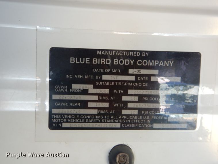 image for item DH3618 2000 International 3800 school bus