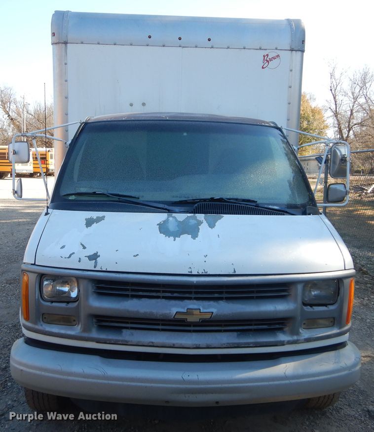 image for item DH3620 2000 Chevrolet Express 3500 box truck