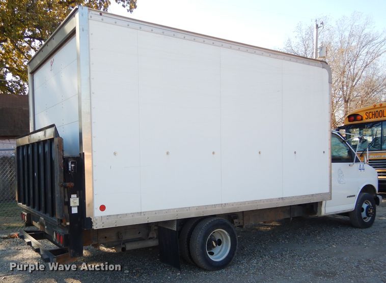 image for item DH3620 2000 Chevrolet Express 3500 box truck