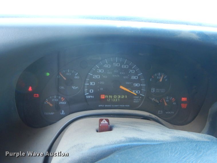 image for item DH3620 2000 Chevrolet Express 3500 box truck