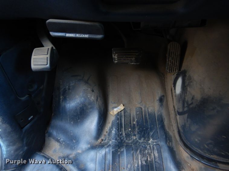 image for item DH3620 2000 Chevrolet Express 3500 box truck