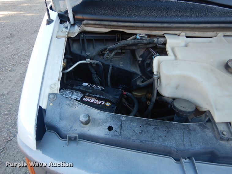 image for item DH3620 2000 Chevrolet Express 3500 box truck