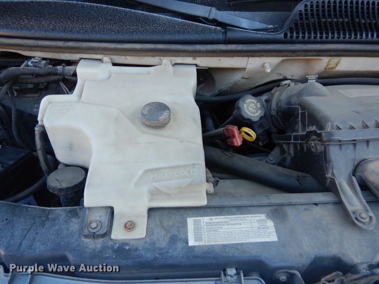 image for item DH3620 2000 Chevrolet Express 3500 box truck