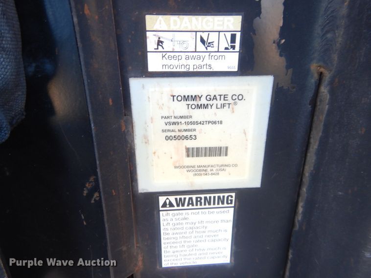 image for item DH3620 2000 Chevrolet Express 3500 box truck